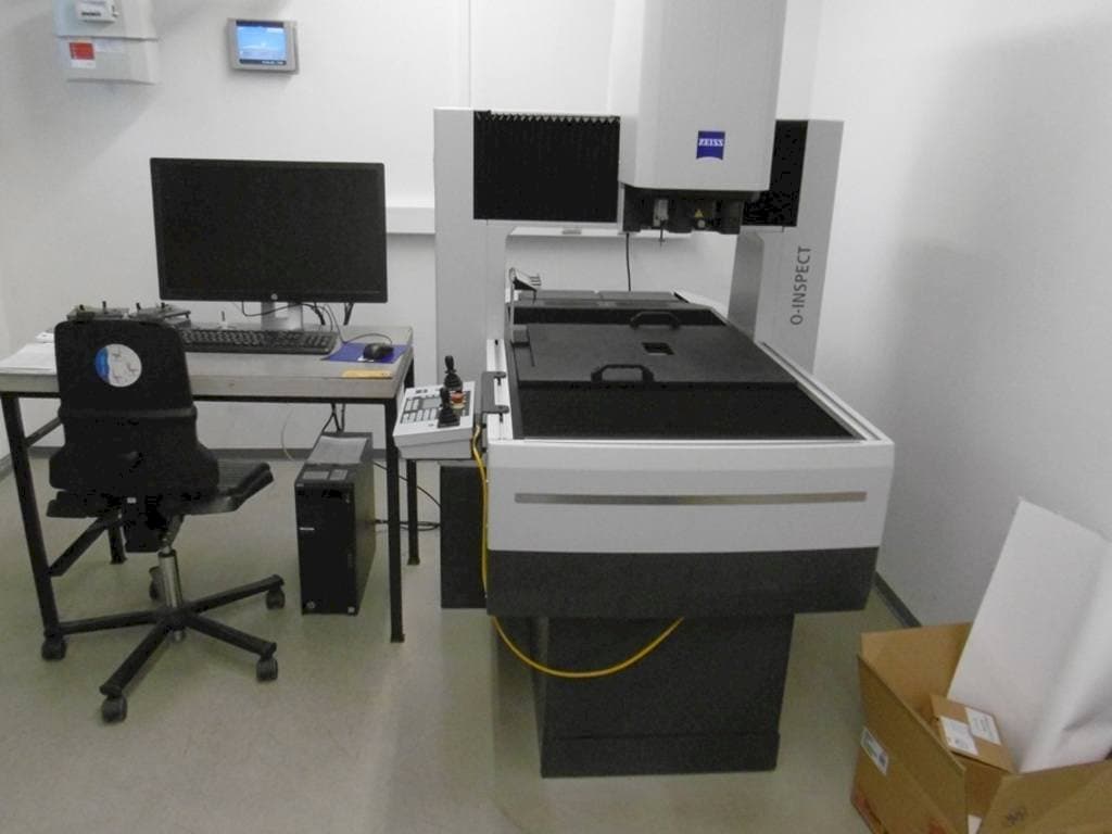ZEISS O-Inspect 543 Mašinos vaizdas iš priekio