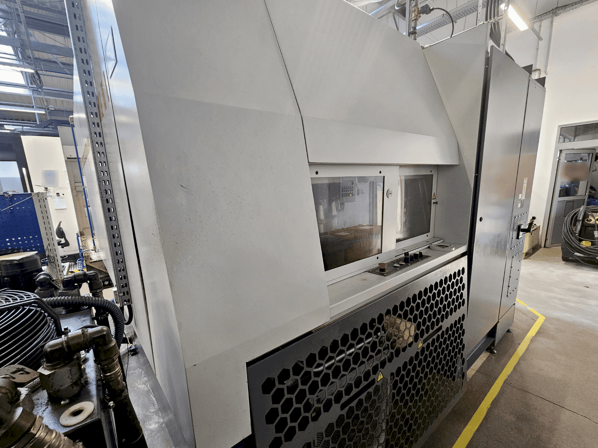 KOVOSVIT MAS MCU 630V-5X Mašinos vaizdas iš šono