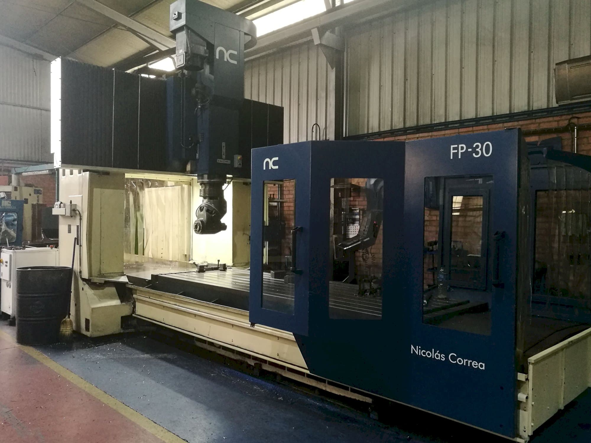 Correa FP 30/35 Mašinos dešinės pusės vaizdas