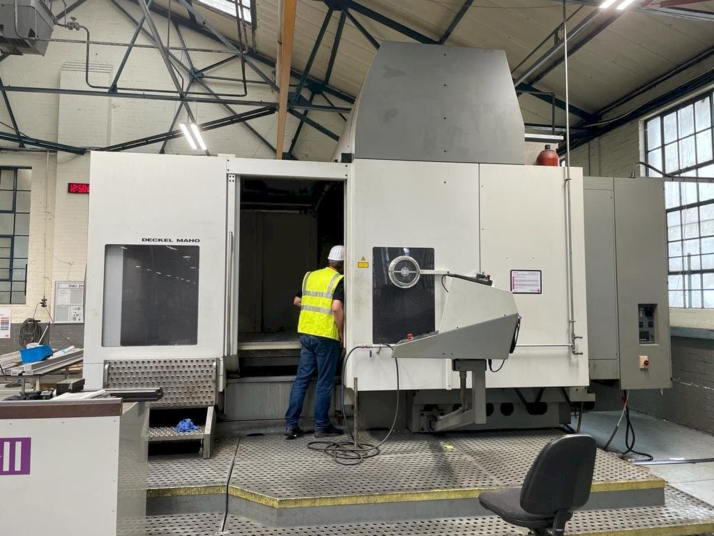 DECKEL MAHO DMU 200T Mašinos vaizdas iš priekio