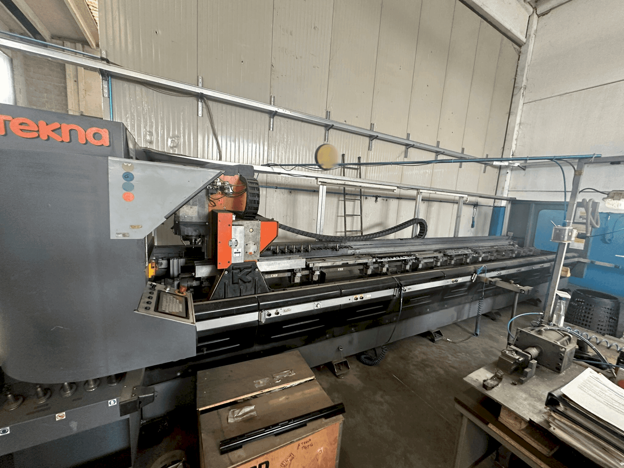 Tekna Tk427/6 Mašinos vaizdas iš priekio