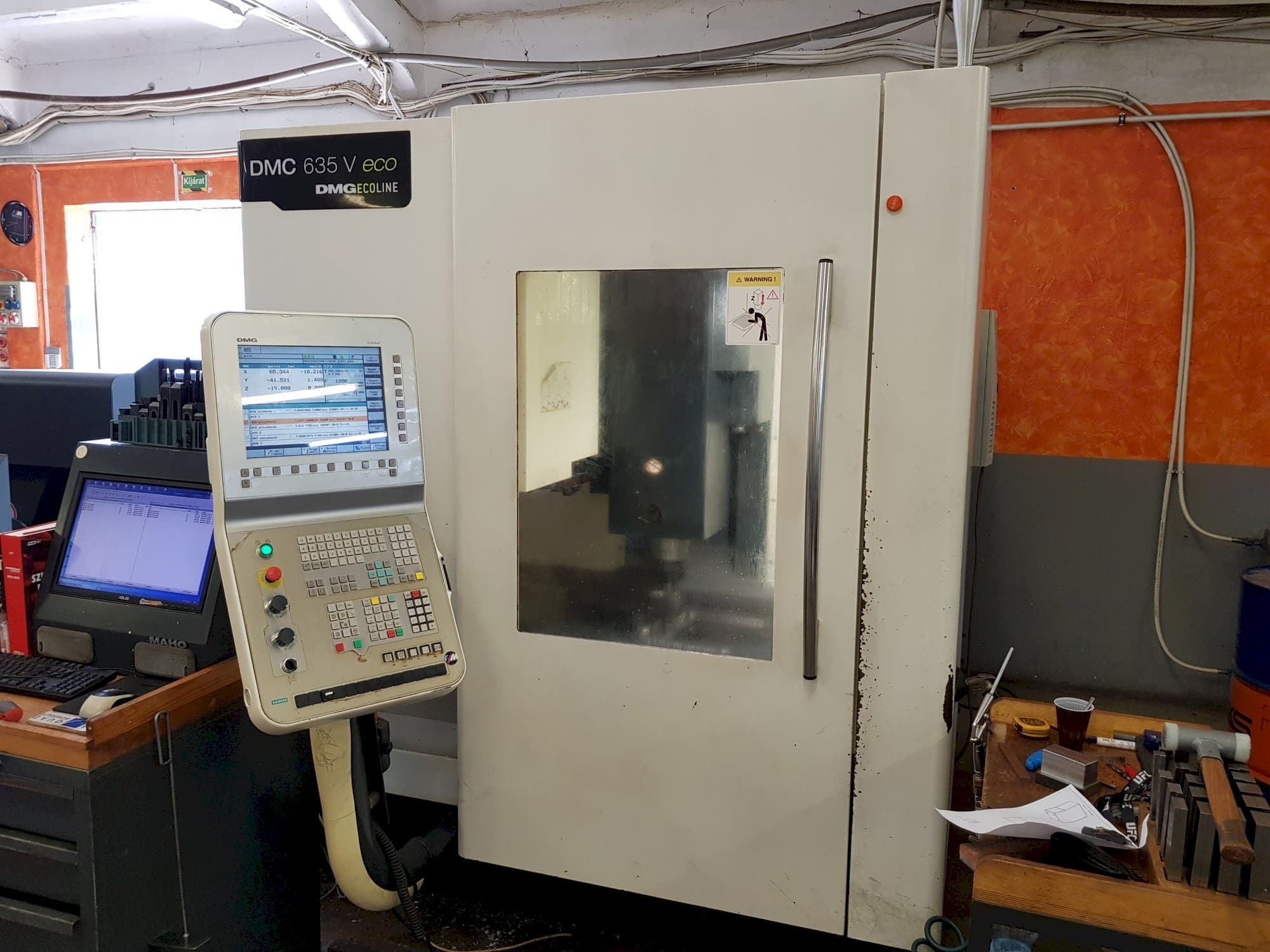 DMG DMC 635 V eco Mašinos vaizdas iš priekio