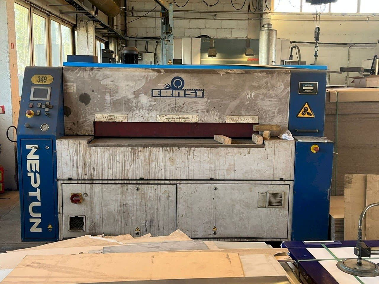 ERNST Neptun E/B Mašinos vaizdas iš priekio