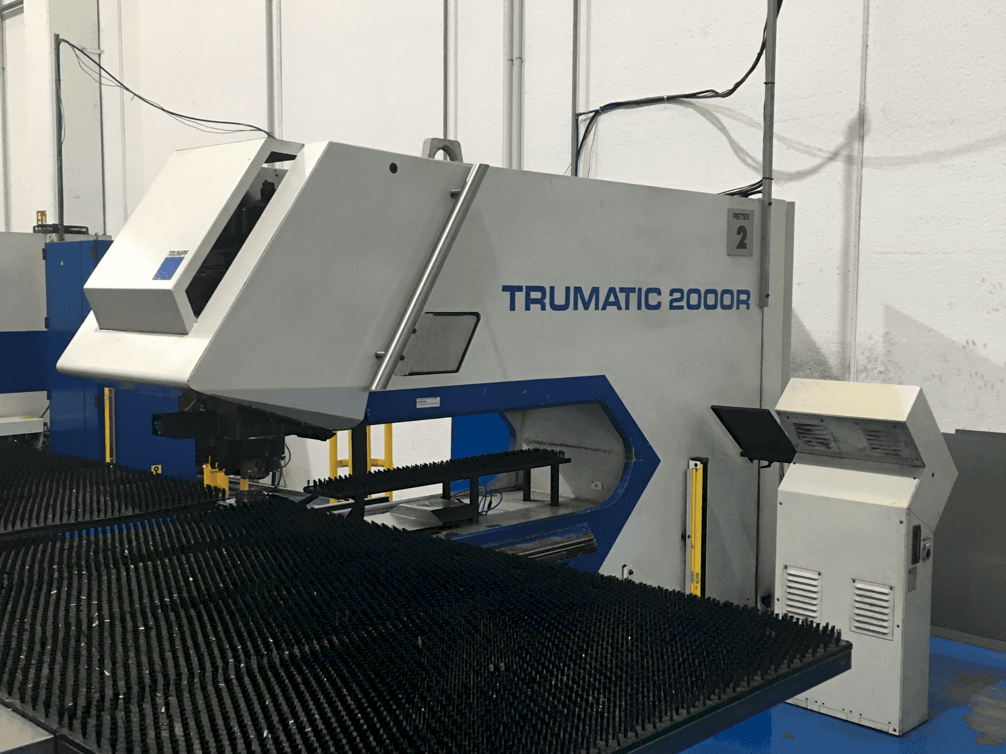 TRUMPF TC2000R Mašinos vaizdas iš priekio