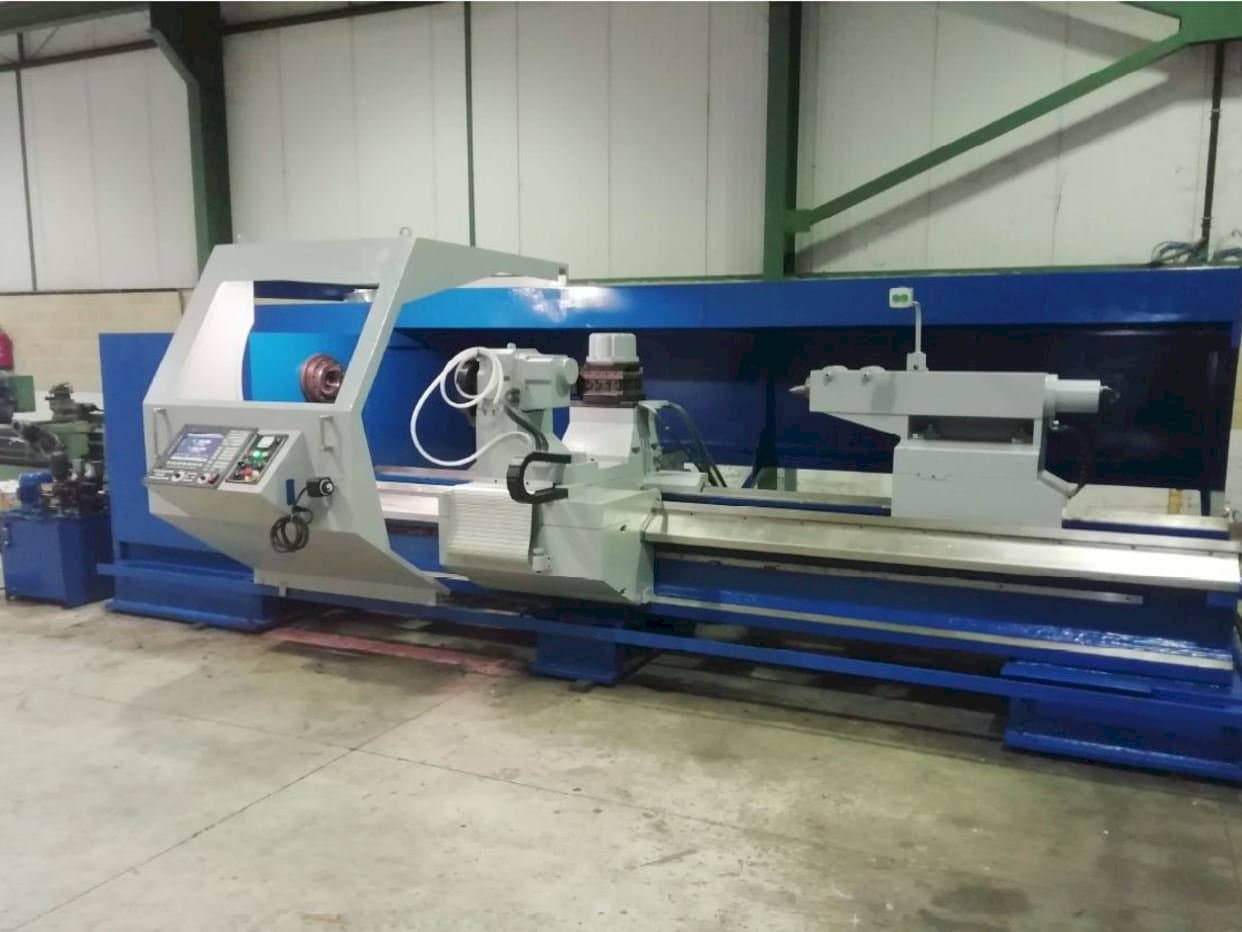 Gurutzpe A-1000 Mašinos vaizdas iš priekio