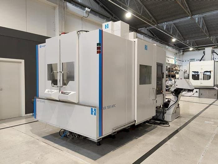 Bridgeport XR-700 APC Mašinos vaizdas iš priekio