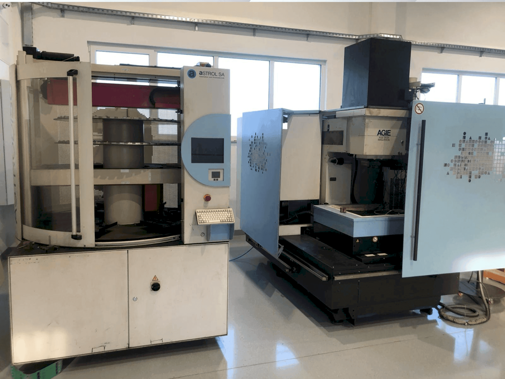 AGIE AGIETRON Innovation 2 Mašinos vaizdas iš priekio