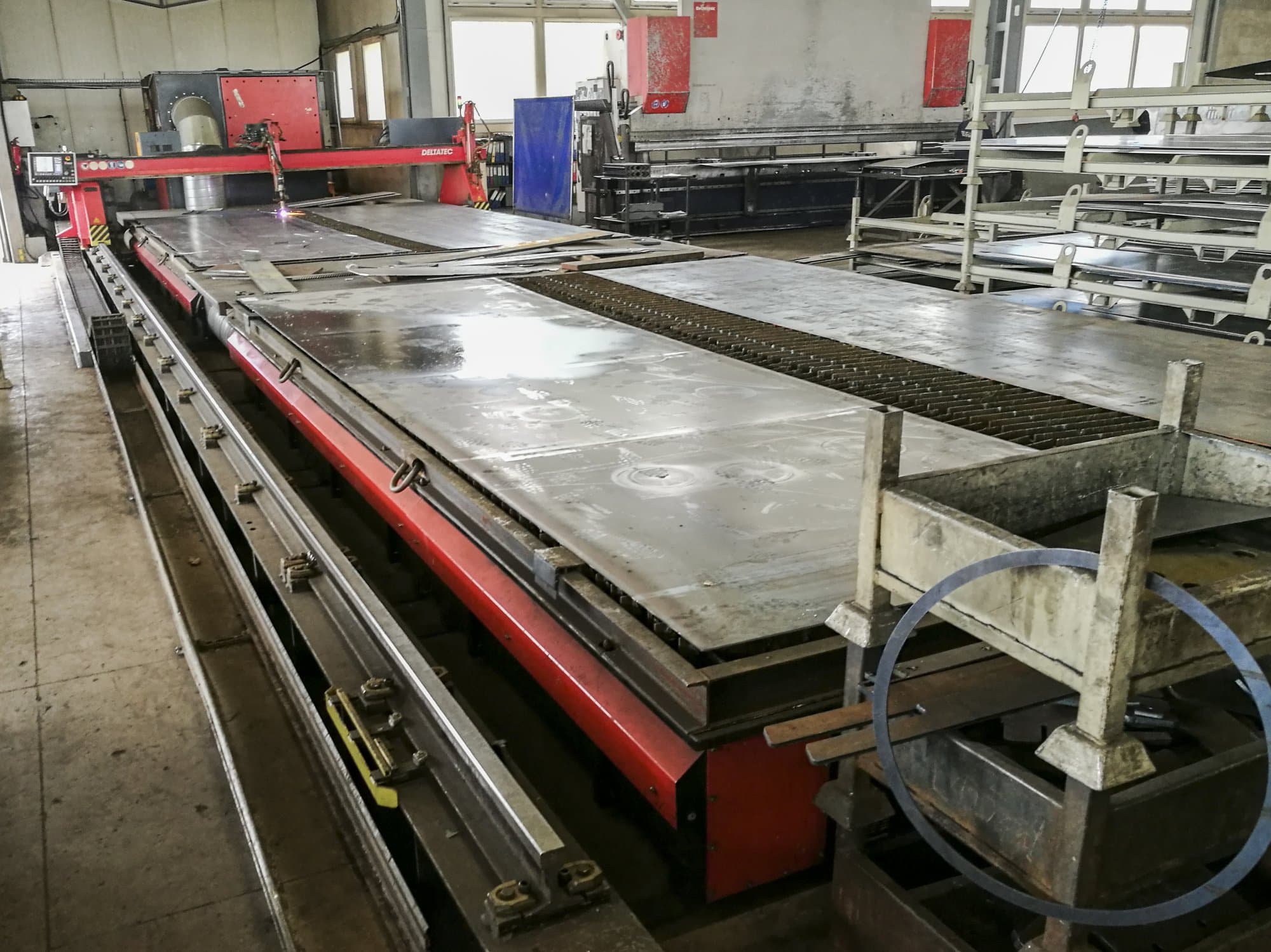 KOIKE DELTATEC Mašinos kairės pusės vaizdas