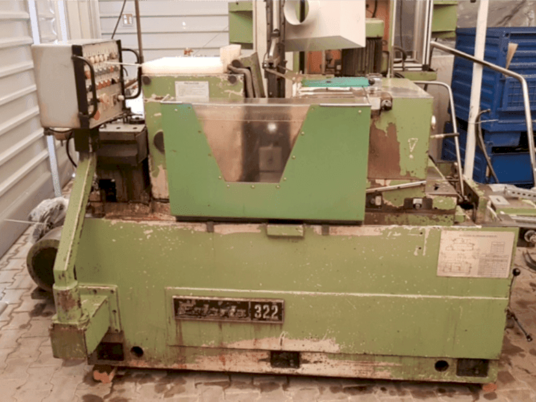 Estarta 322 Mašinos vaizdas iš priekio