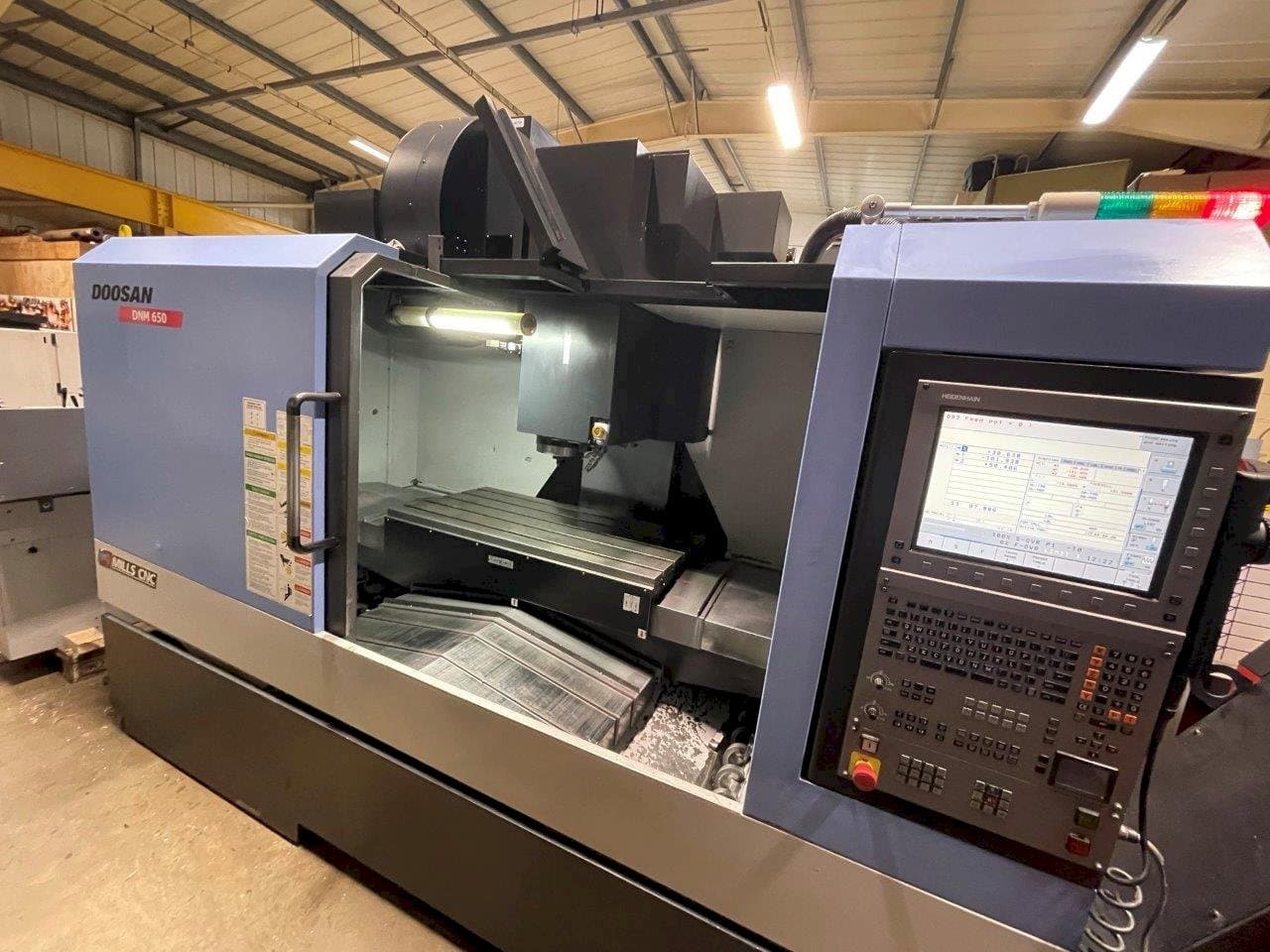 Doosan DNM650 Mašinos vaizdas iš priekio