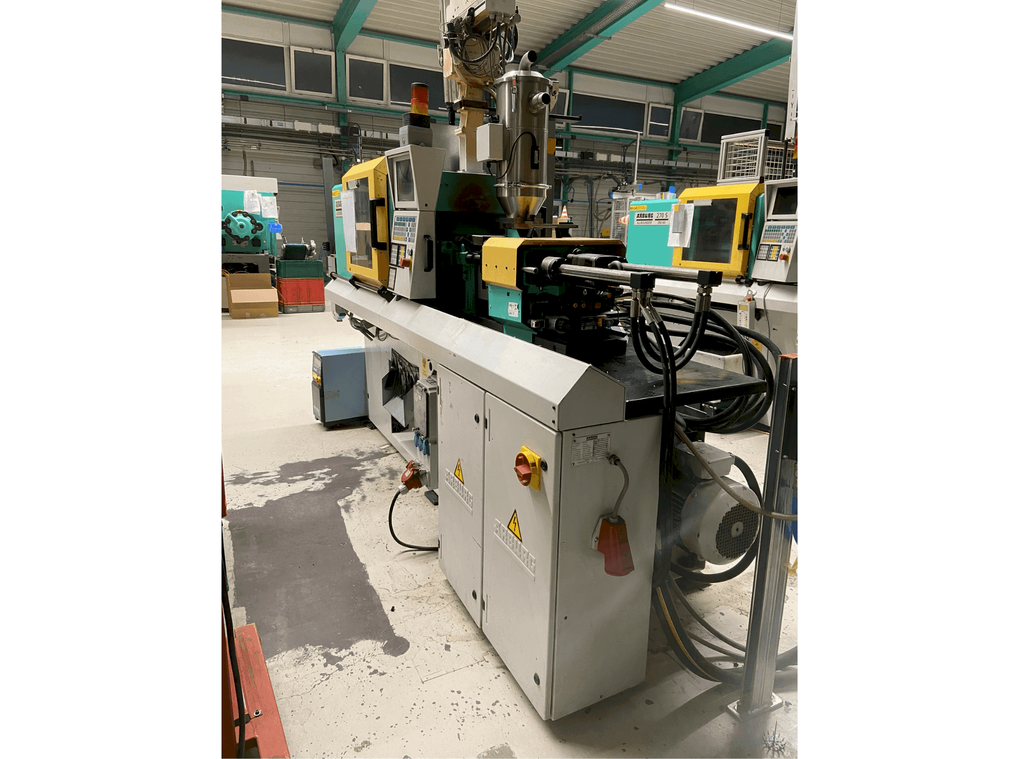 Arburg 220 S 250-60 Mašinos vaizdas iš dešinės pusės