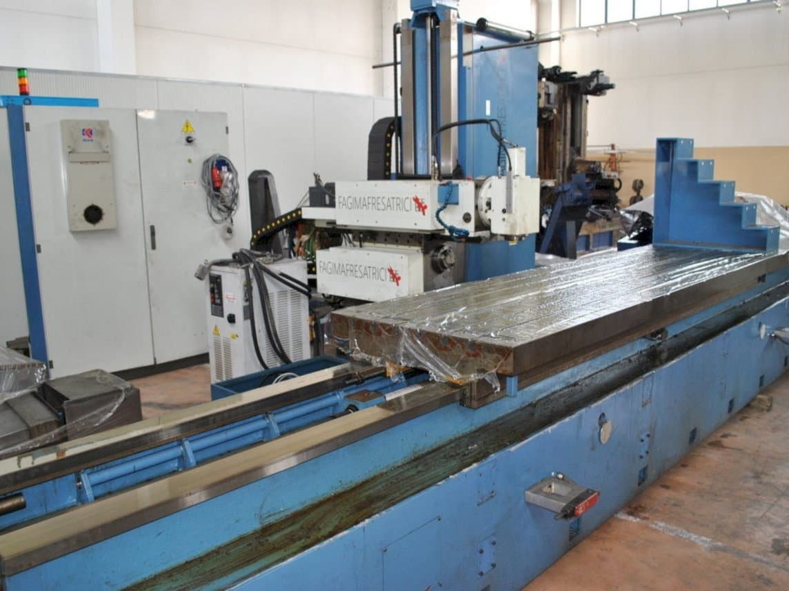 Fagima  MMO 300 Mašinos vaizdas iš priekio