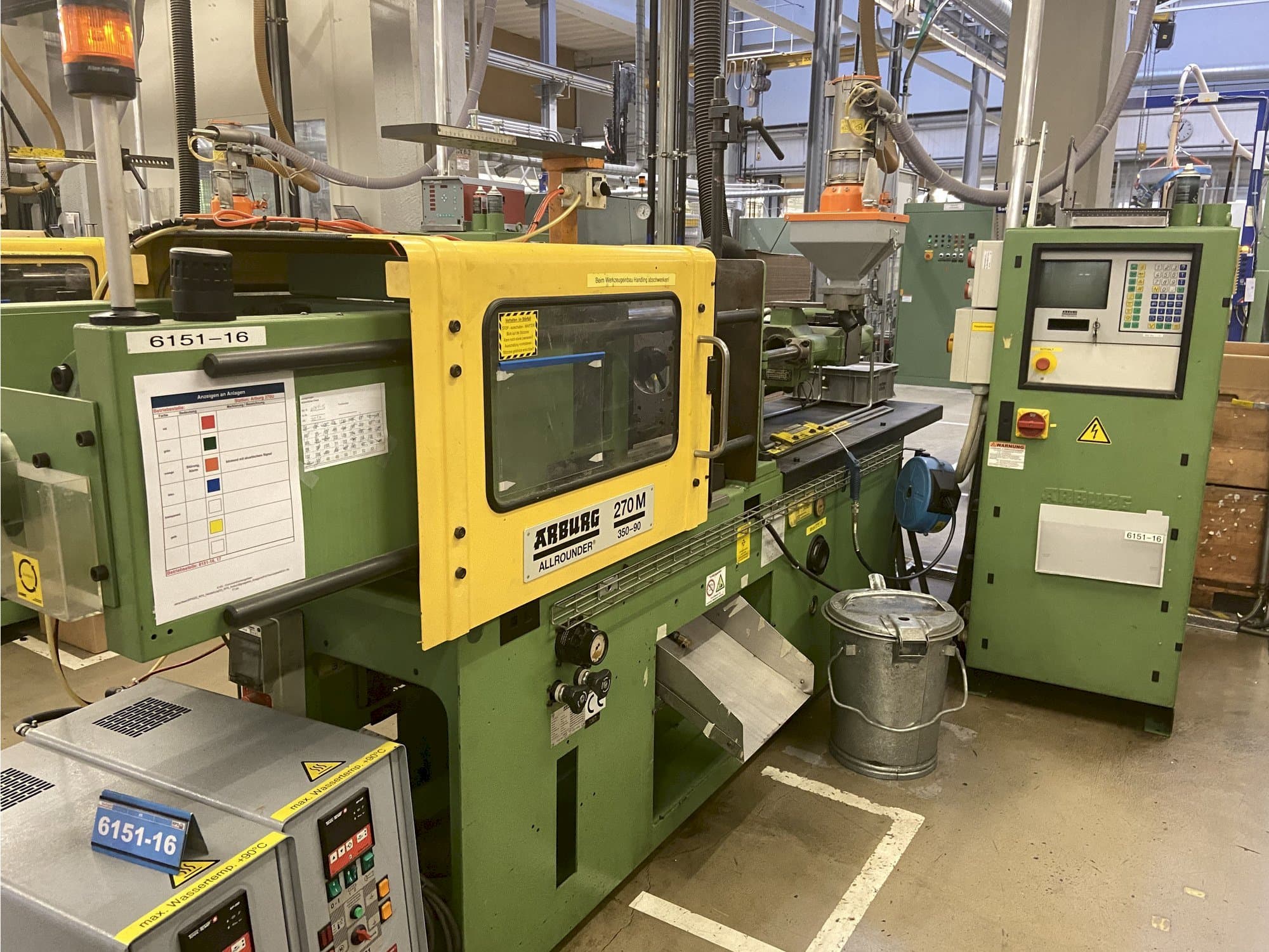 Arburg ALLROUNDER 270 M 350 - 90 Mašinos vaizdas iš priekio