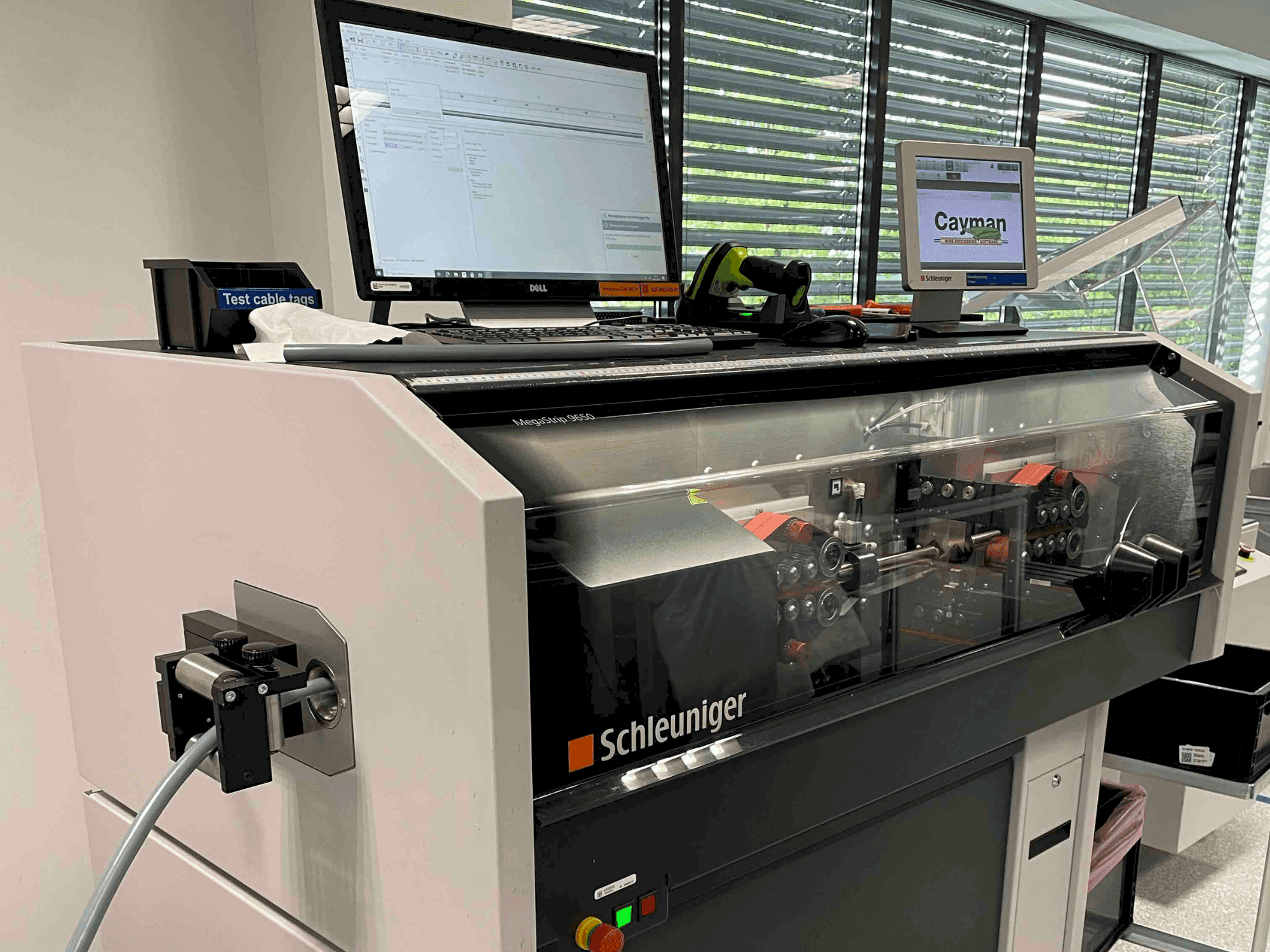 Schleuniger MegaStrip 9650 Mašinos vaizdas iš priekio