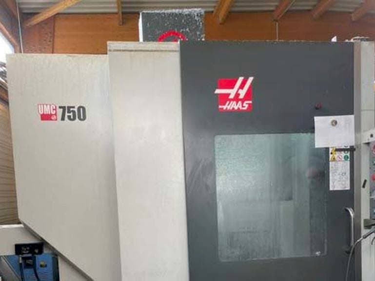 HAAS UMC 750 S Mašinos vaizdas iš priekio