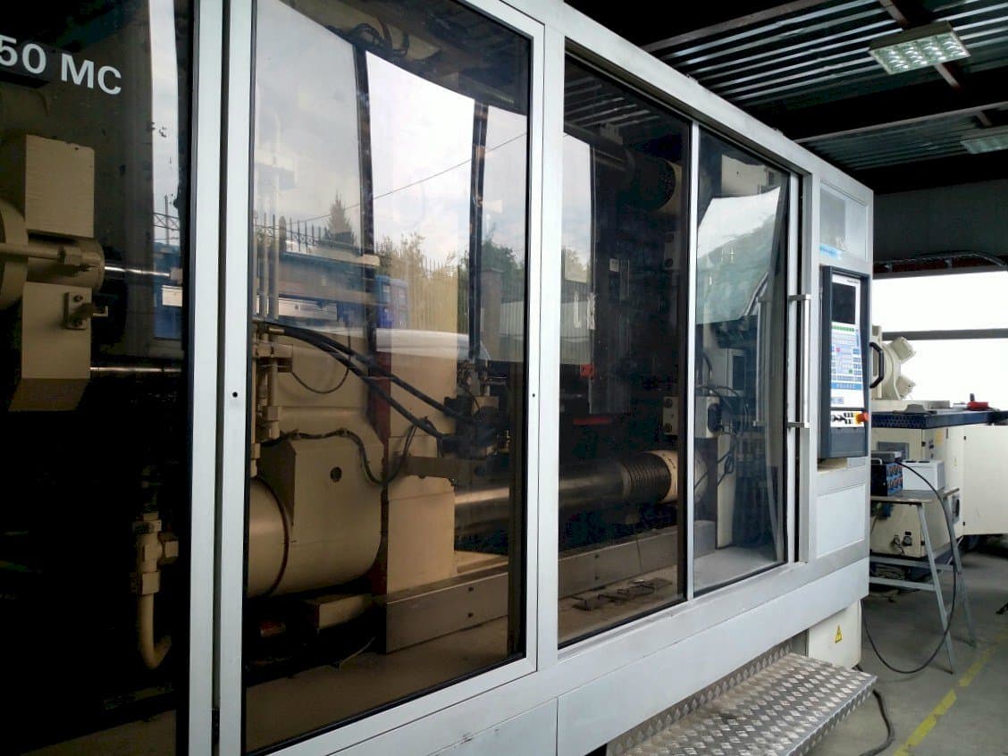 Krauss Maffei KM 800/1330 MC Mašinos vaizdas iš priekio