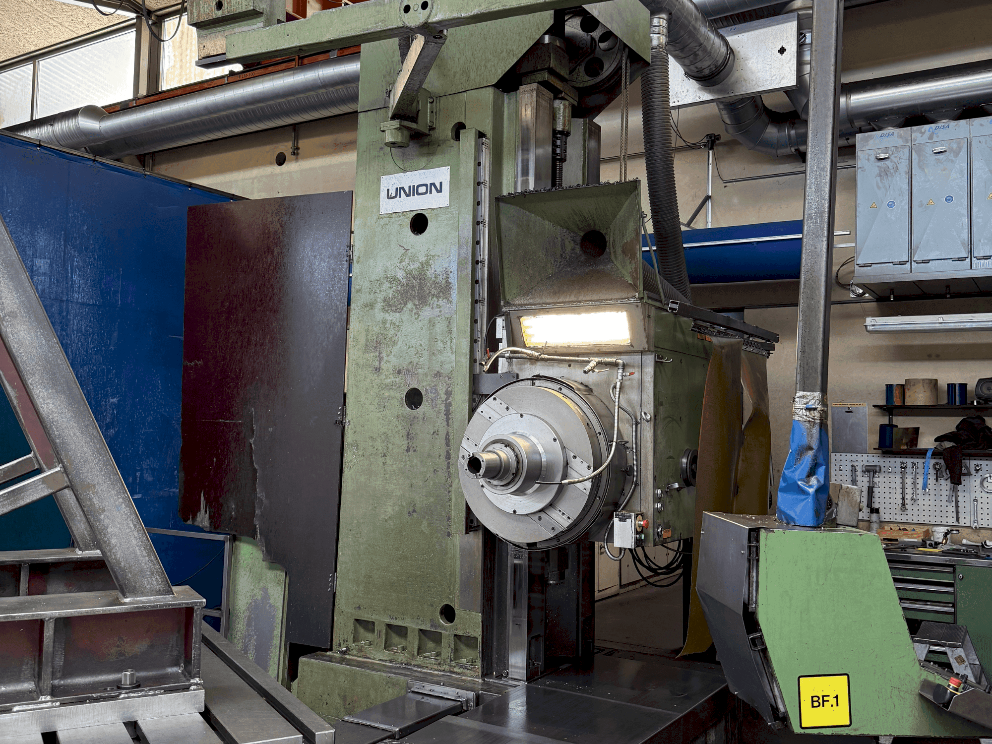 UNION BTF 110 Mašinos vaizdas iš priekio