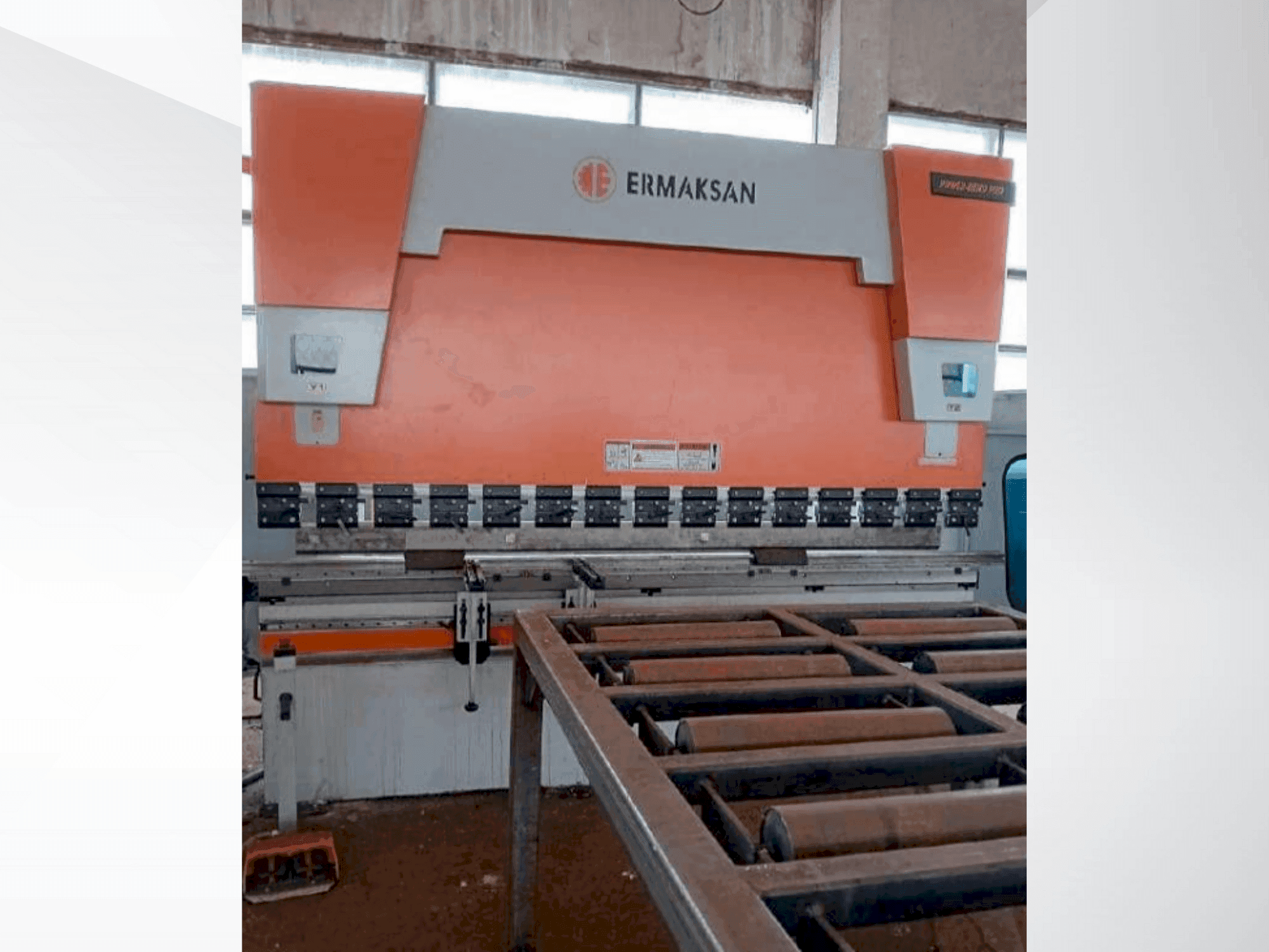 ERMAKSAN POWER BEND PRO 3100-175 Mašinos vaizdas iš priekio