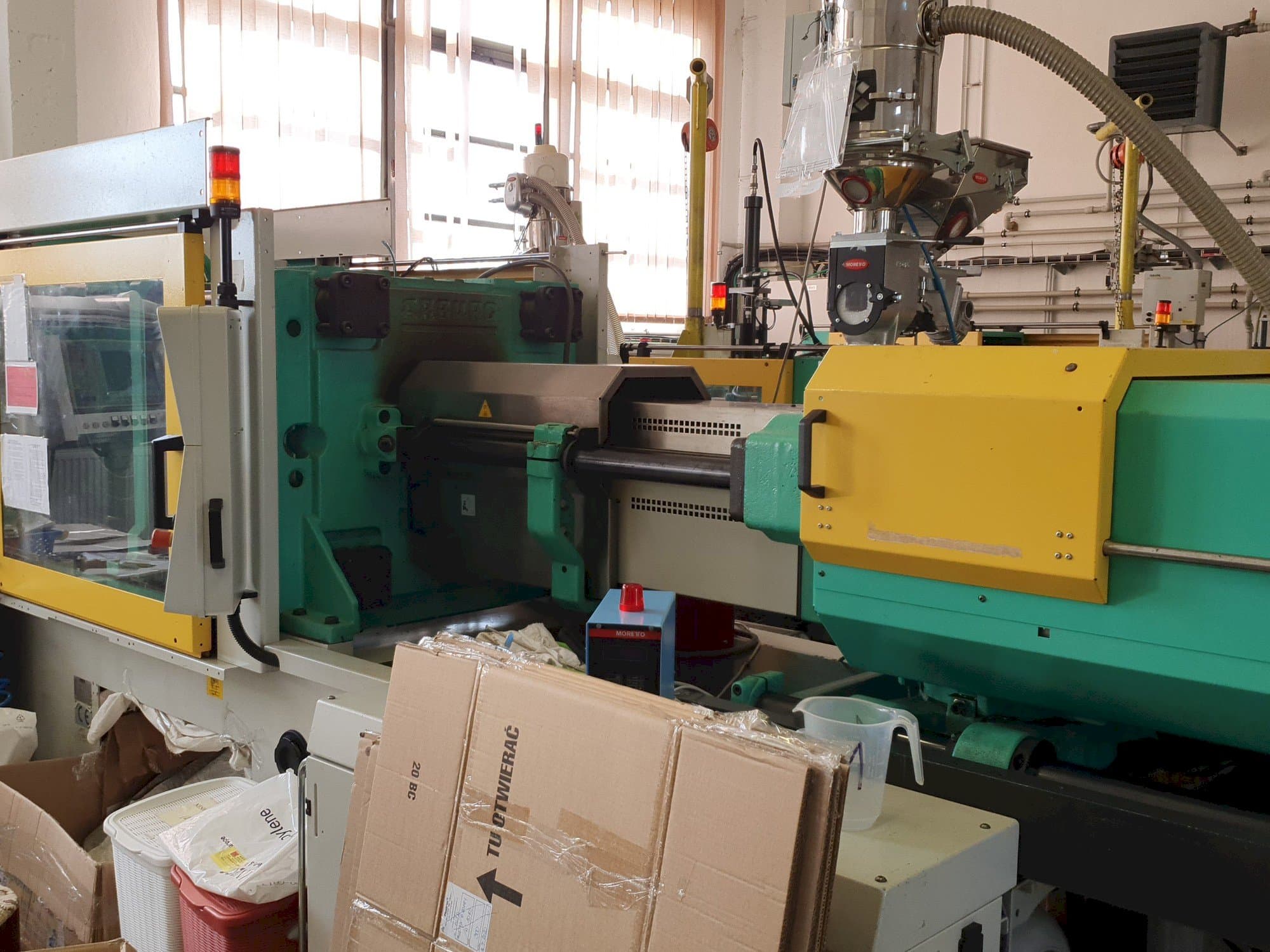 Arburg 570C 2200 - 1300 Mašinos vaizdas iš priekio