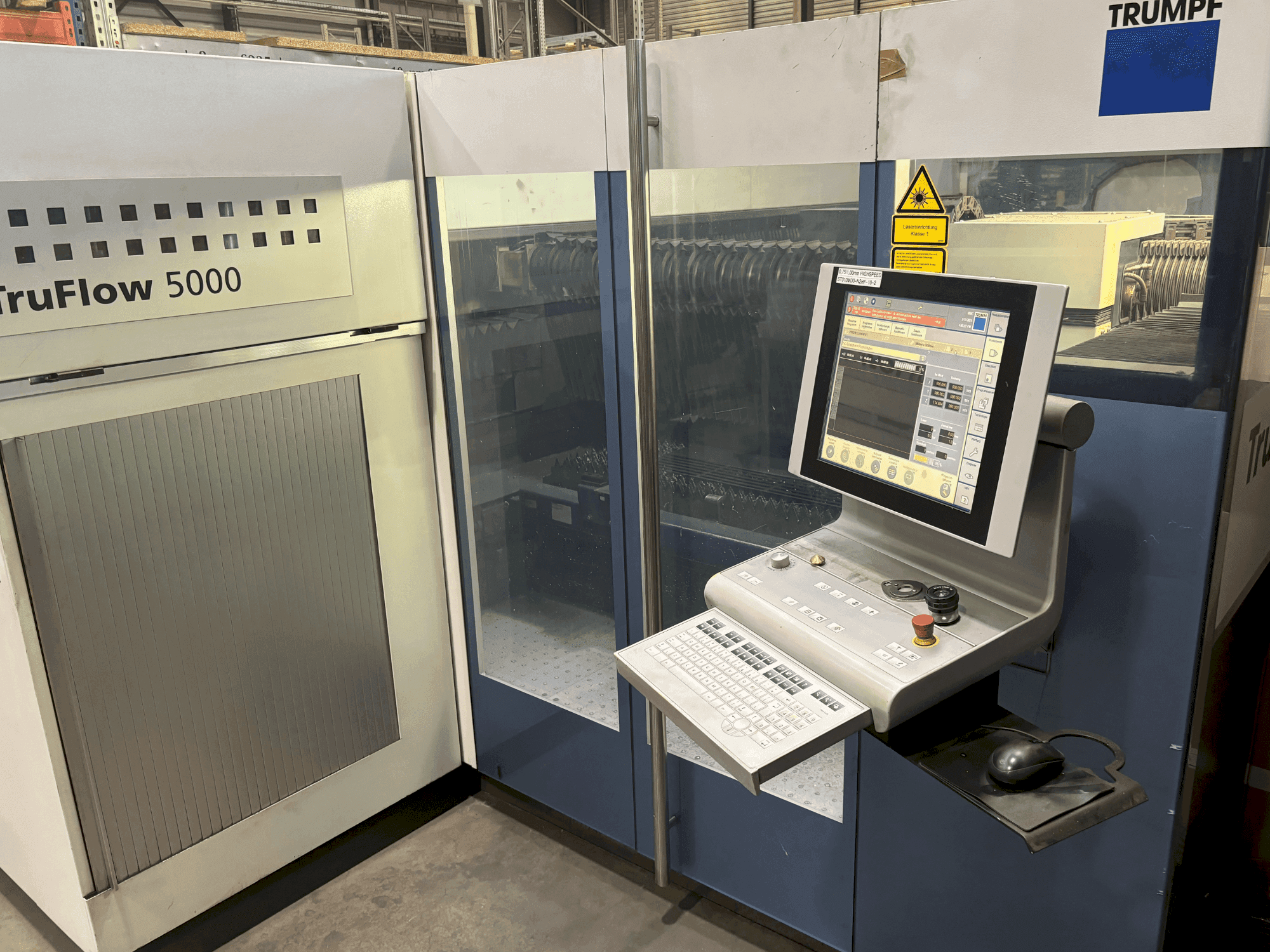 TRUMPF TruLaser 3030 Mašinos vaizdas iš priekio