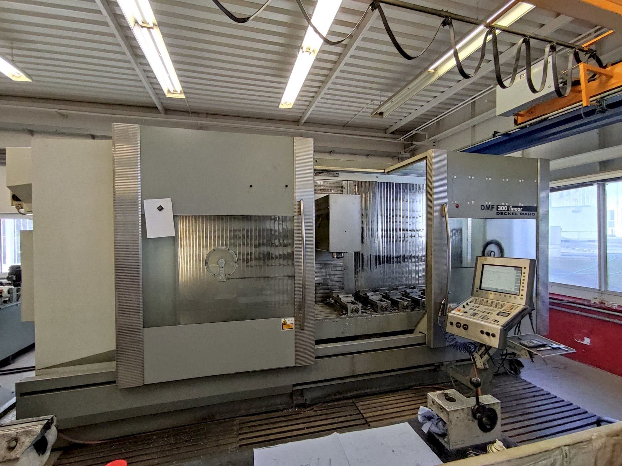 DECKEL MAHO DMF 300 linear Mašinos vaizdas iš priekio