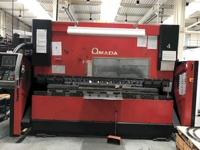 AMADA HFE 100-3 Mašinos vaizdas iš priekio