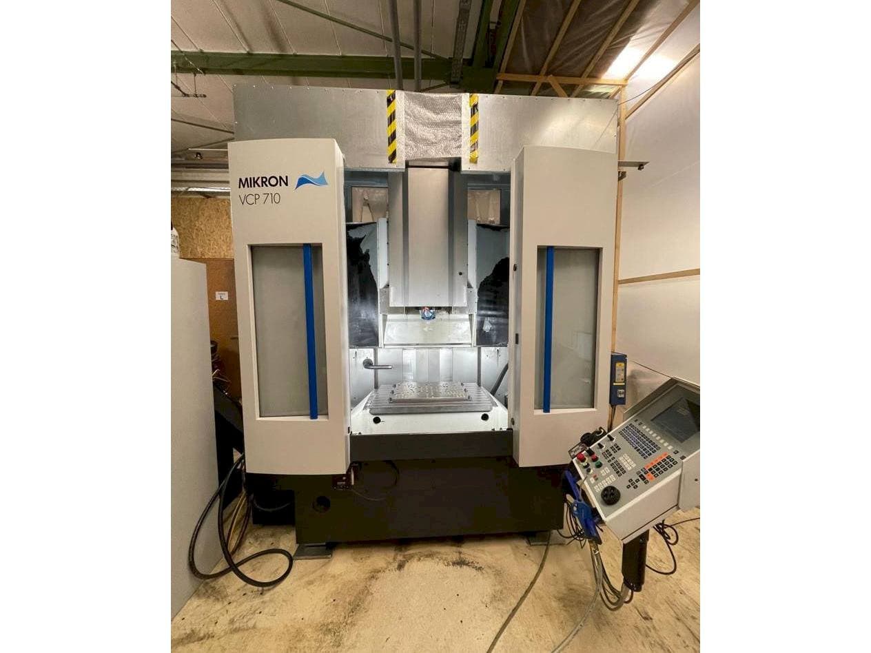MIKRON VCP 710 Mašinos vaizdas iš priekio