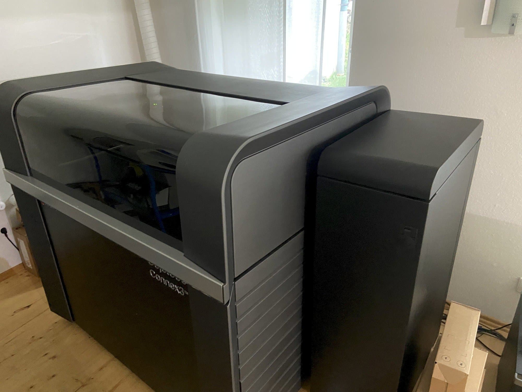 Stratasys Objet500 Connex3 Mašinos vaizdas iš priekio