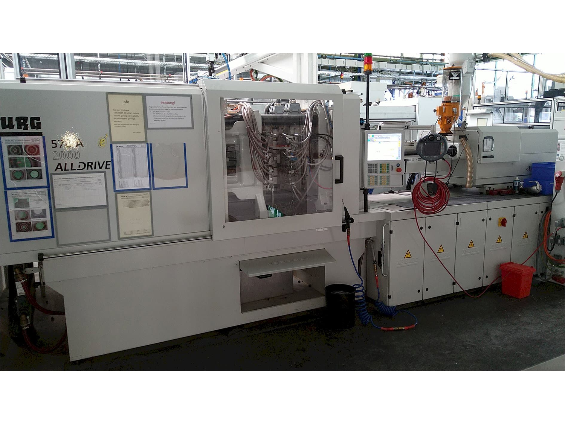 Arburg Allrounder 570 A 2000-800 ALLDRIVE Mašinos vaizdas iš priekio