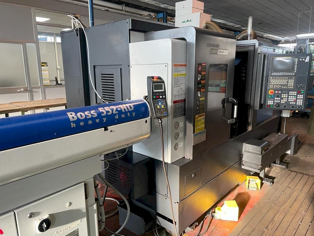 Doosan LYNX 220LSY Mašinos vaizdas iš priekio