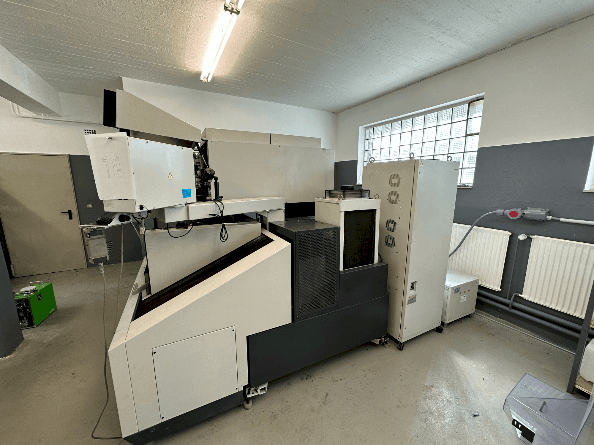 Mitsubishi MV1200S Mašinos vaizdas iš priekio