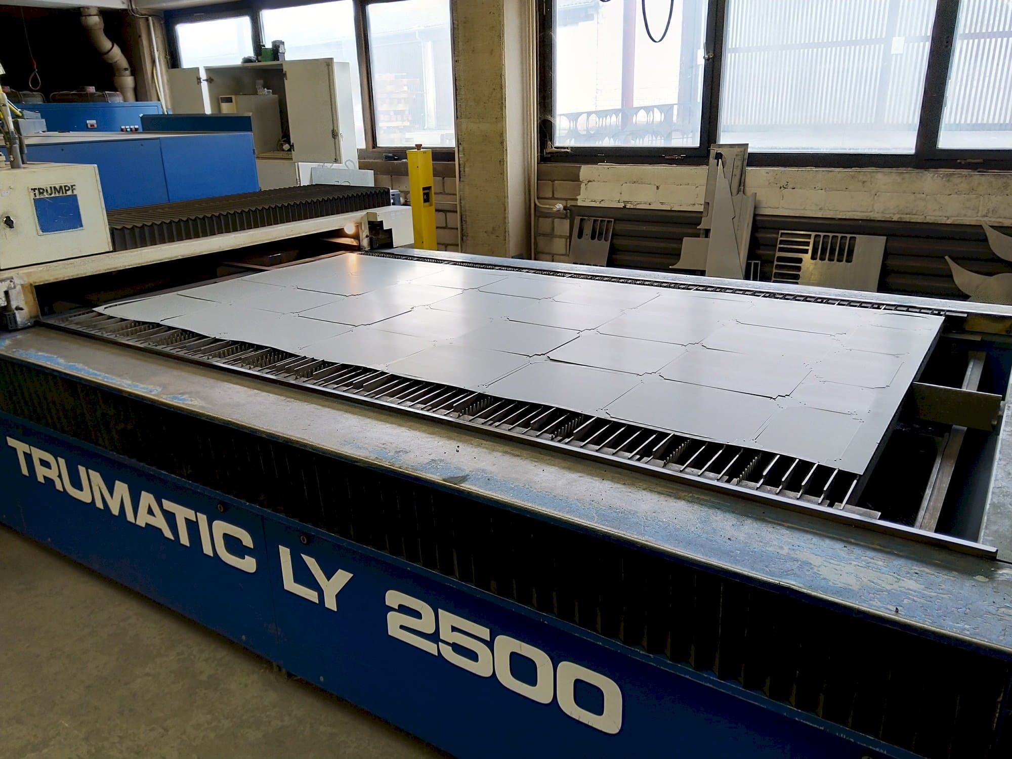 Trumpf Trumatic LY2500 Mašinos vaizdas iš priekio