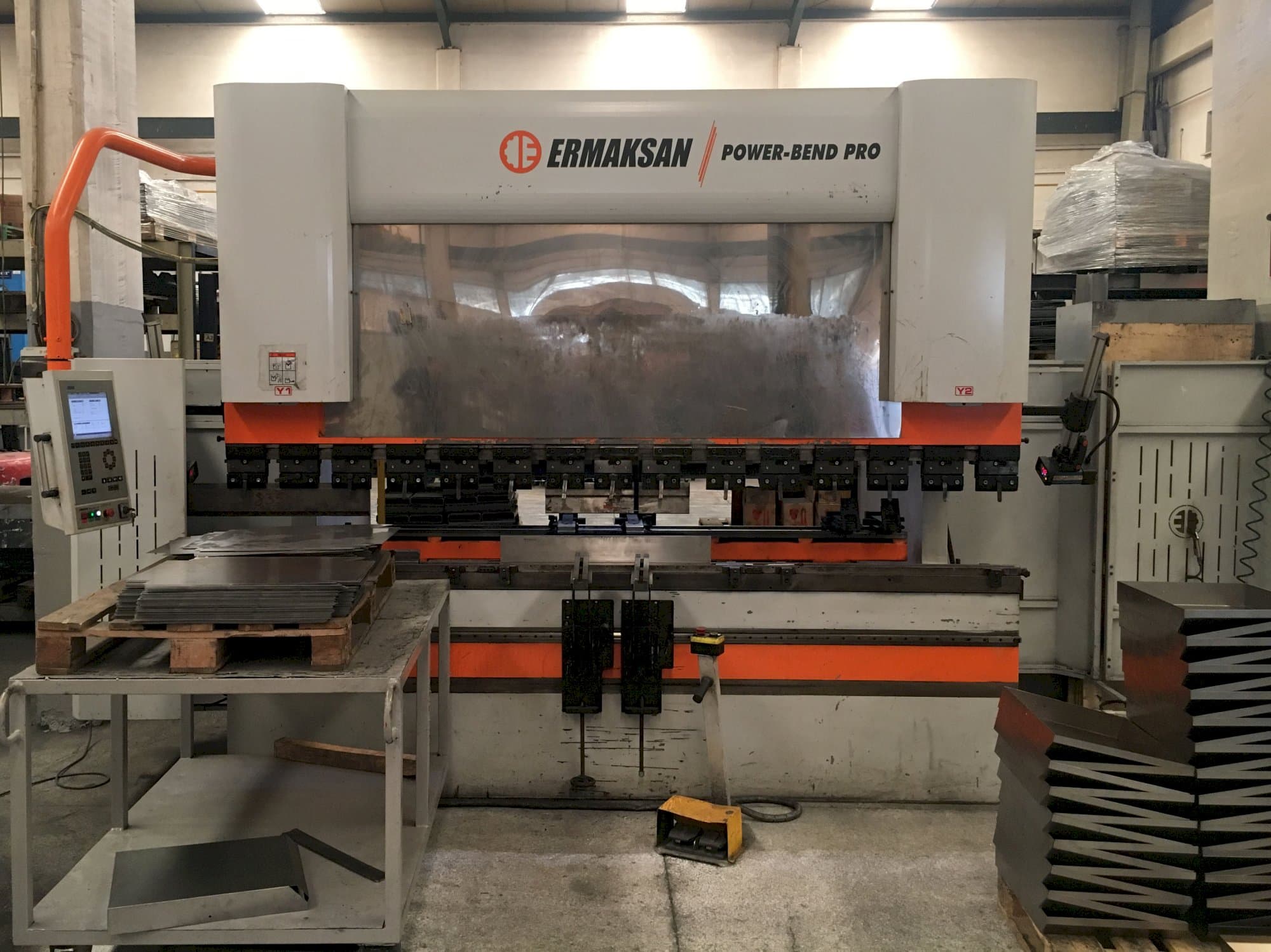 ERMAKSAN POWER-BEND PRO 3100x220 Mašinos vaizdas iš priekio