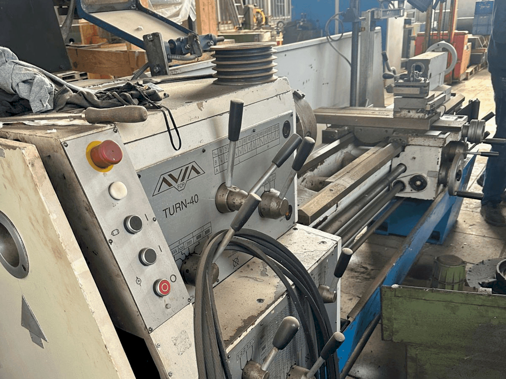 Avia									 TURN-40 Mašinos vaizdas iš priekio