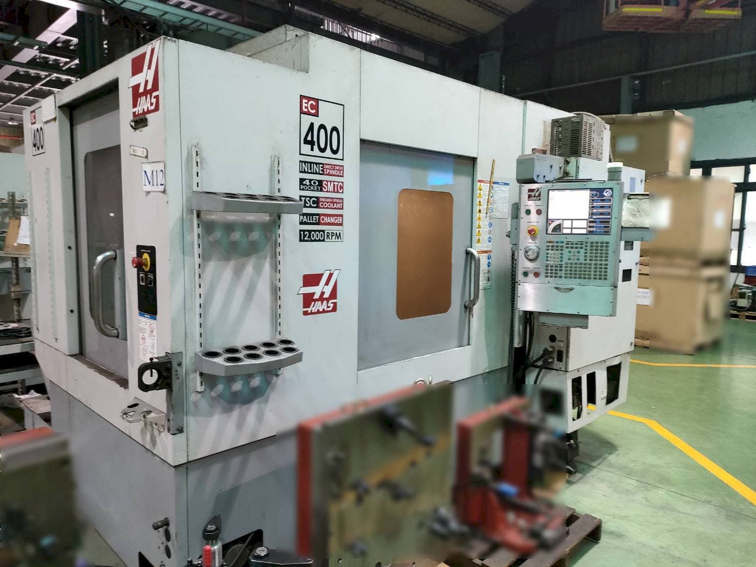 HAAS EC-400 Mašinos vaizdas iš priekio