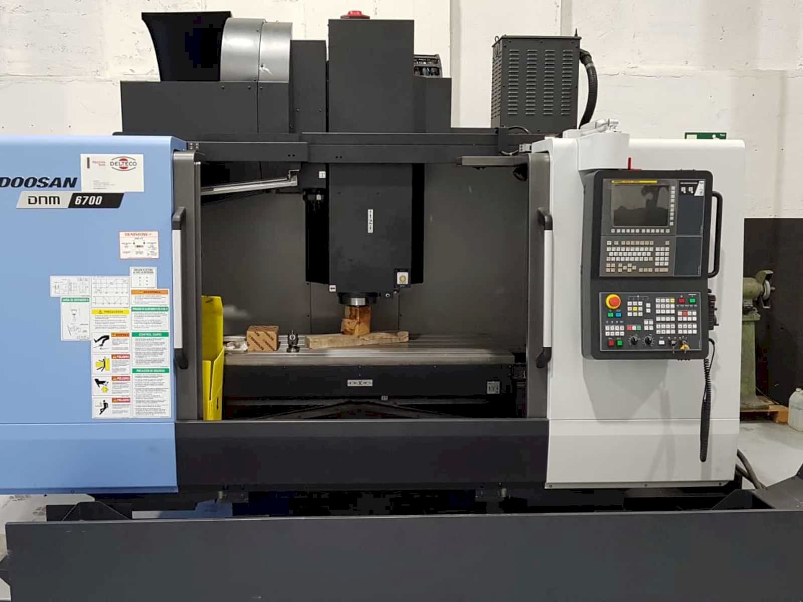 Doosan DNM 6700 Mašinos vaizdas iš priekio