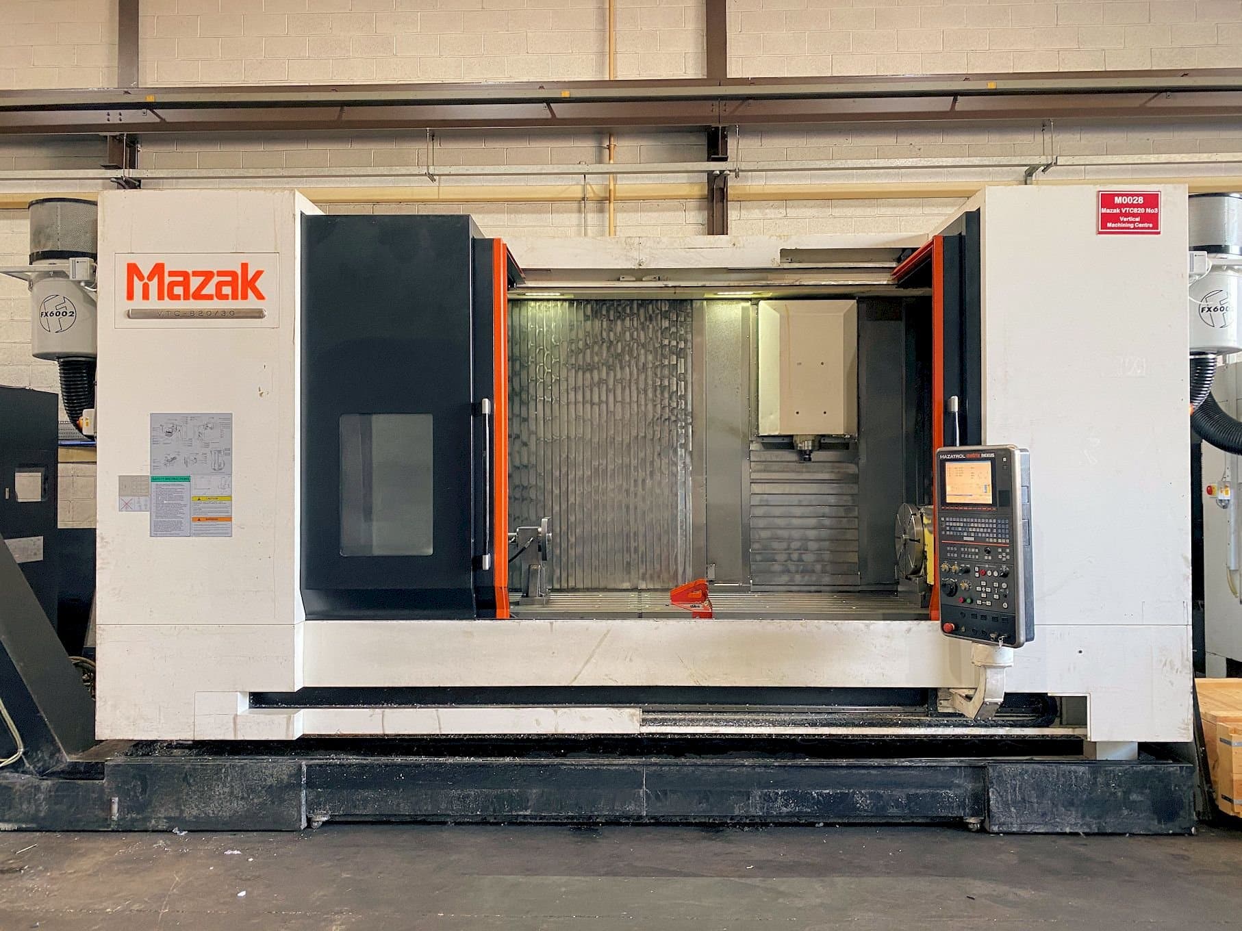 Mazak VTC-820/30 Mašinos vaizdas iš priekio