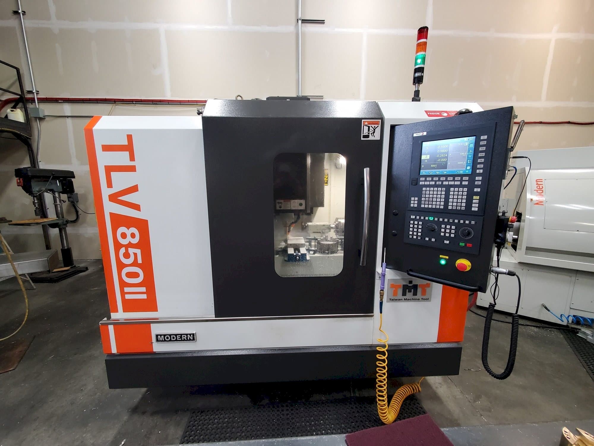 Modern TLV-85011 Mašinos vaizdas iš priekio