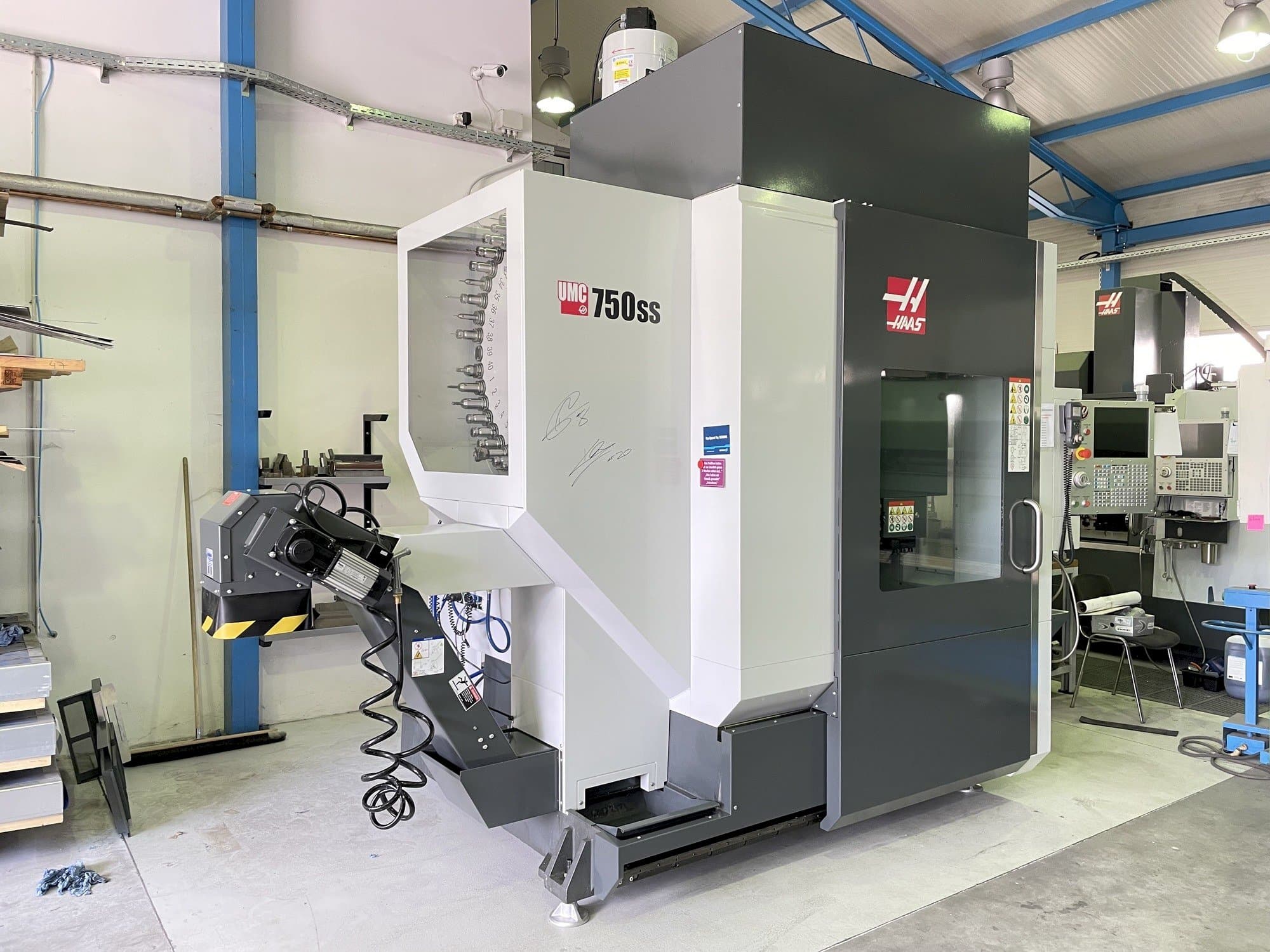 HAAS UMC 750 SS Mašinos vaizdas iš priekio