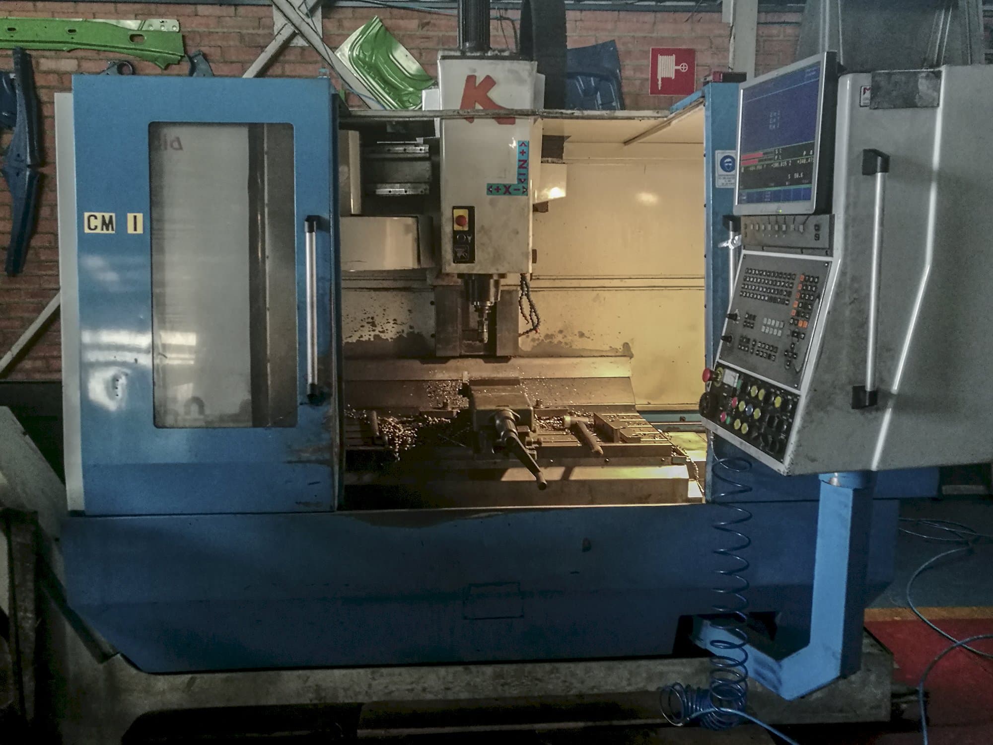 KONDIA B-1050 Mašinos vaizdas iš priekio