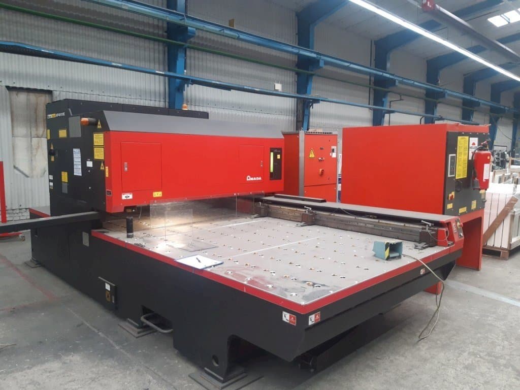 AMADA LC 2415 Alpha III Mašinos vaizdas iš priekio
