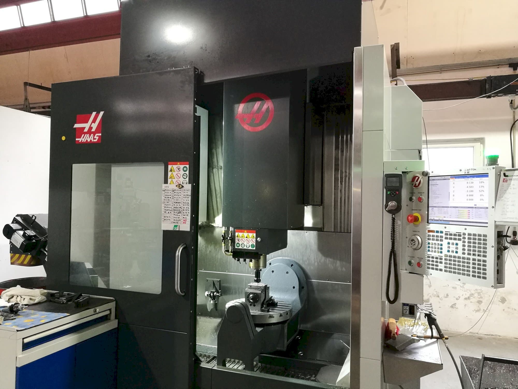 HAAS UMC - 750 Mašinos vaizdas iš kairės pusės