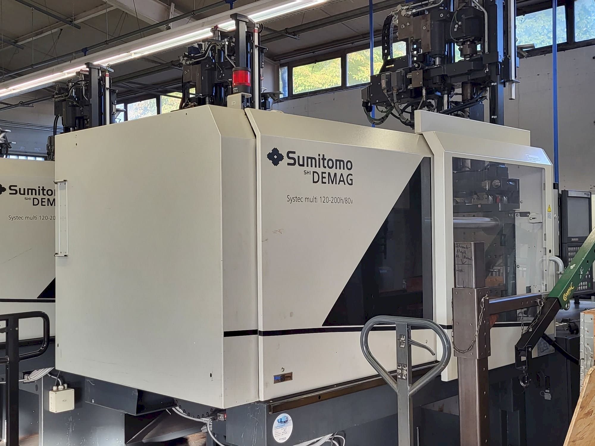 Sumitomo SHI DEMAG Multi 120/470-200h/80V Mašinos vaizdas iš kairės pusės
