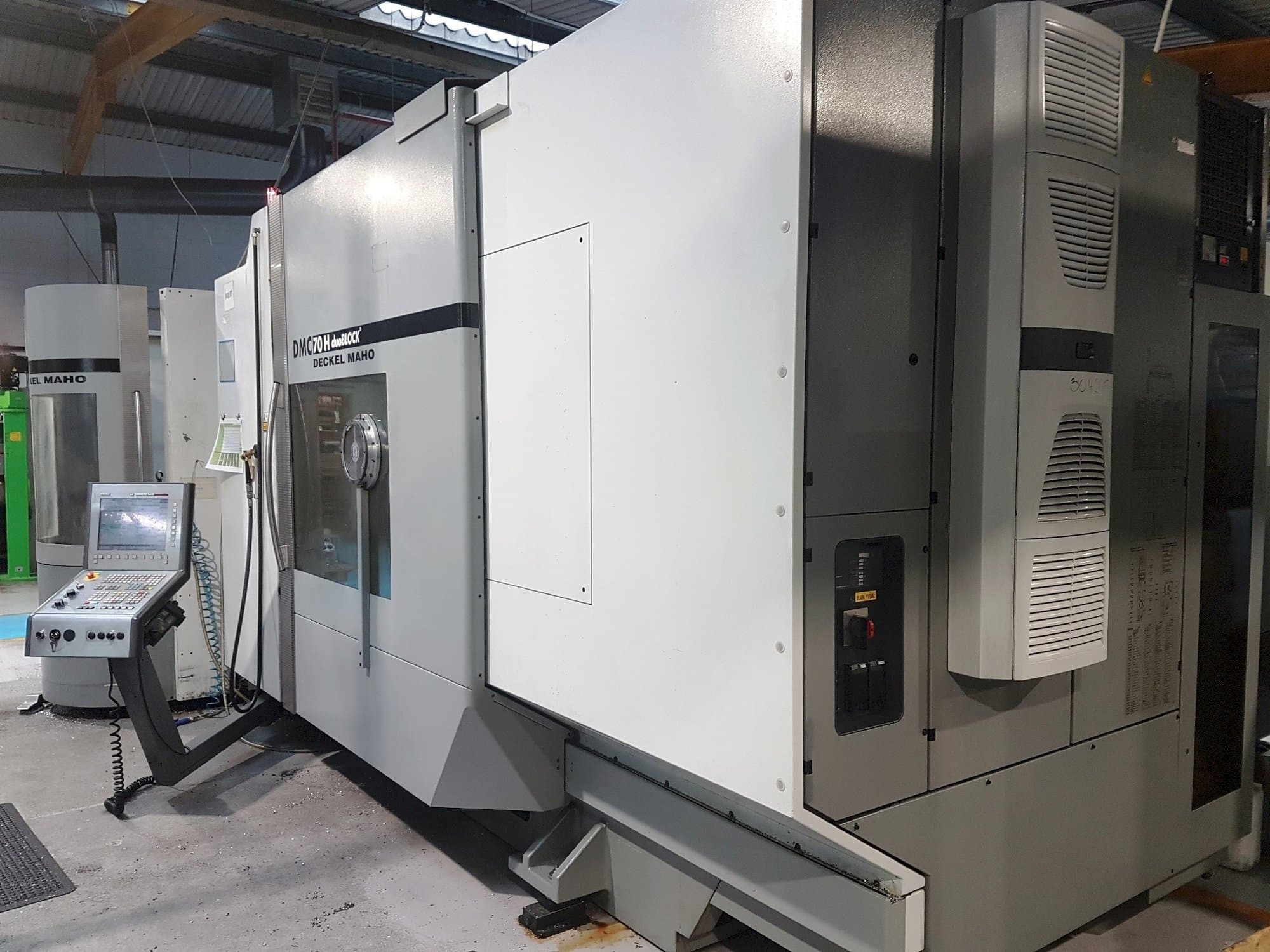 DECKEL MAHO DMC 70 H duoBlock Mašinos vaizdas iš priekio