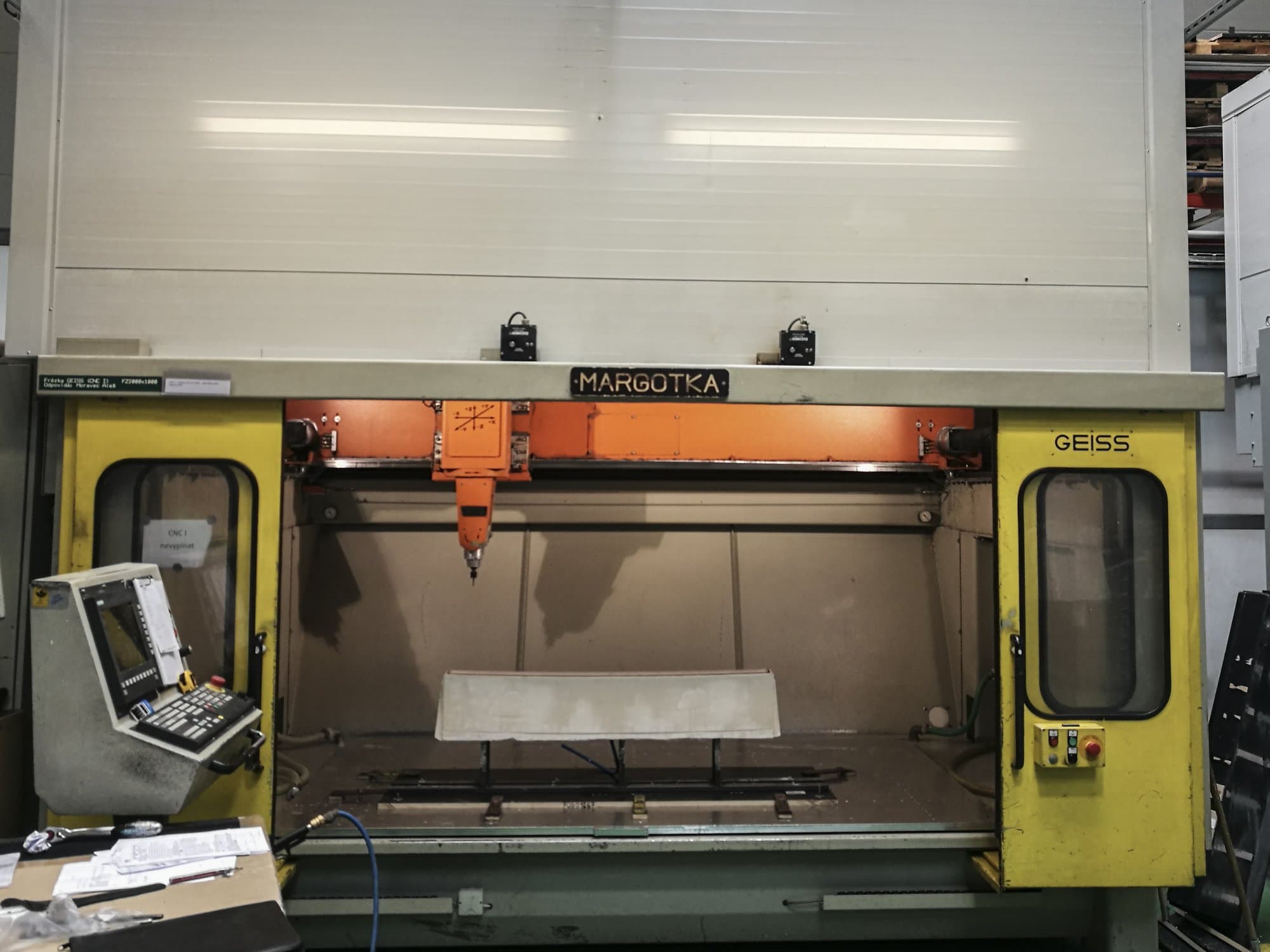 GEISS Mašinos vaizdasFZ 2000x1000 iš priekio