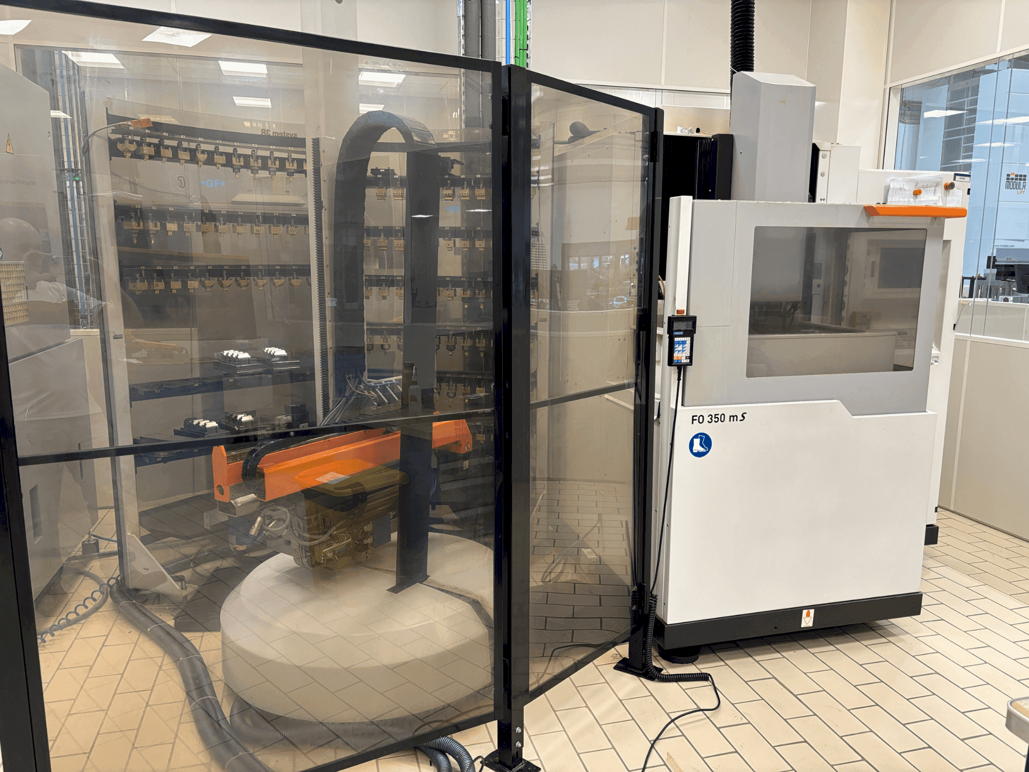 CHARMILLES ROBOFORM 350 Mašinos vaizdas iš priekio