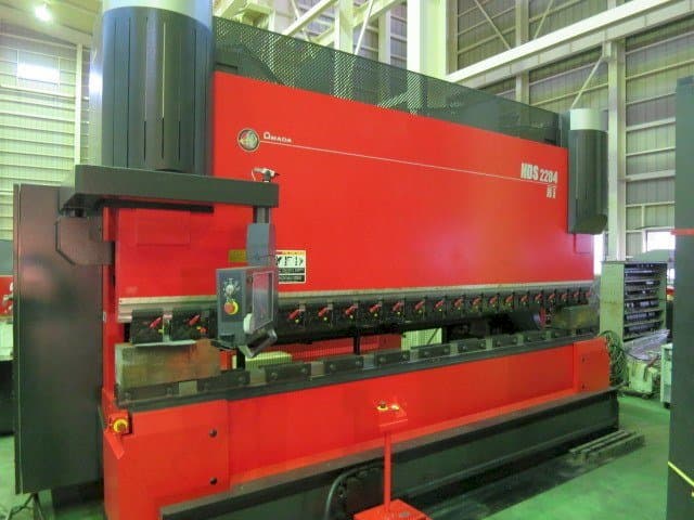 AMADA HDS 2204NT Mašinos vaizdas iš kairės pusės