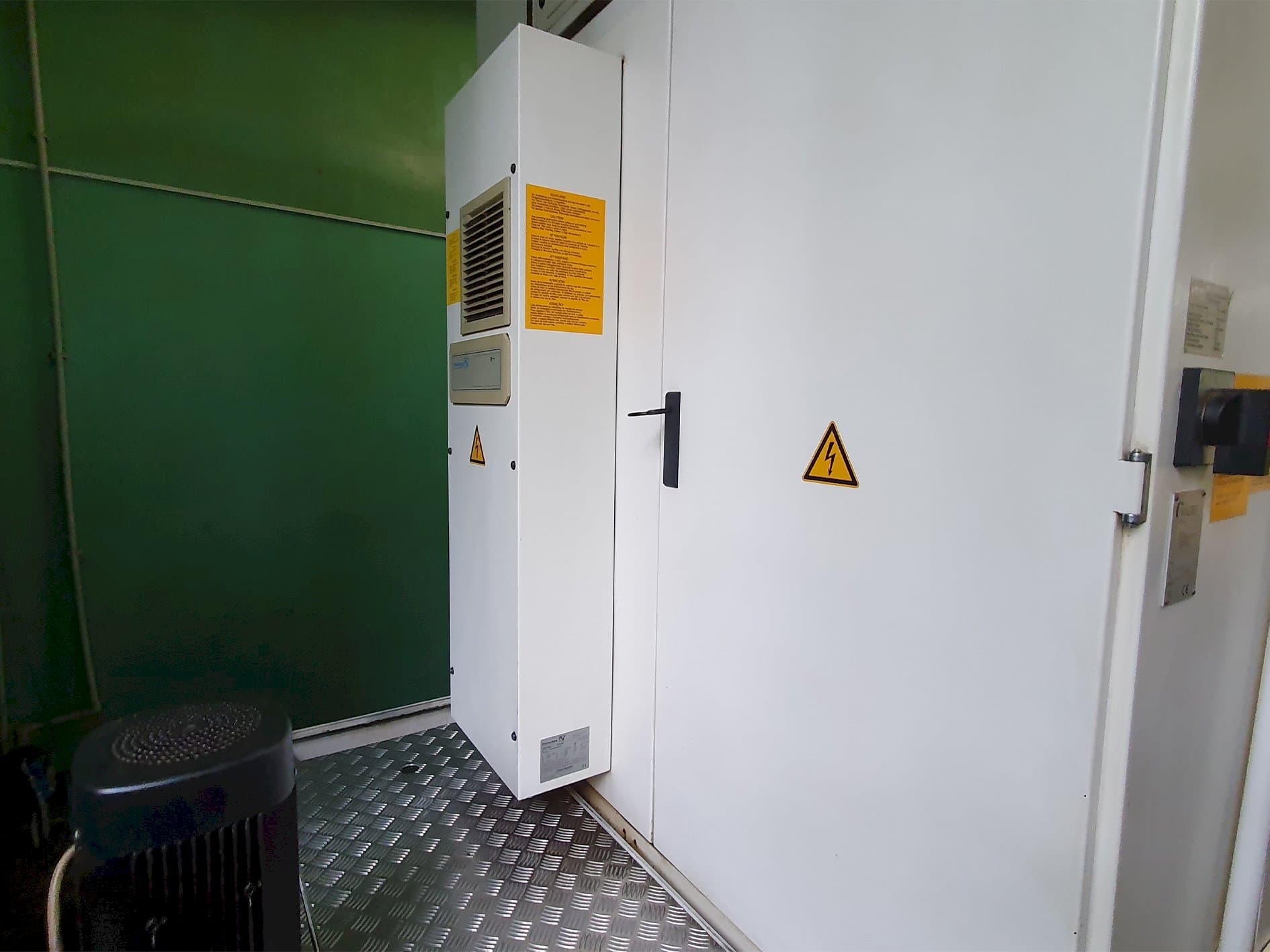 Walter Helitronic Power Mašinos vaizdas iš galo