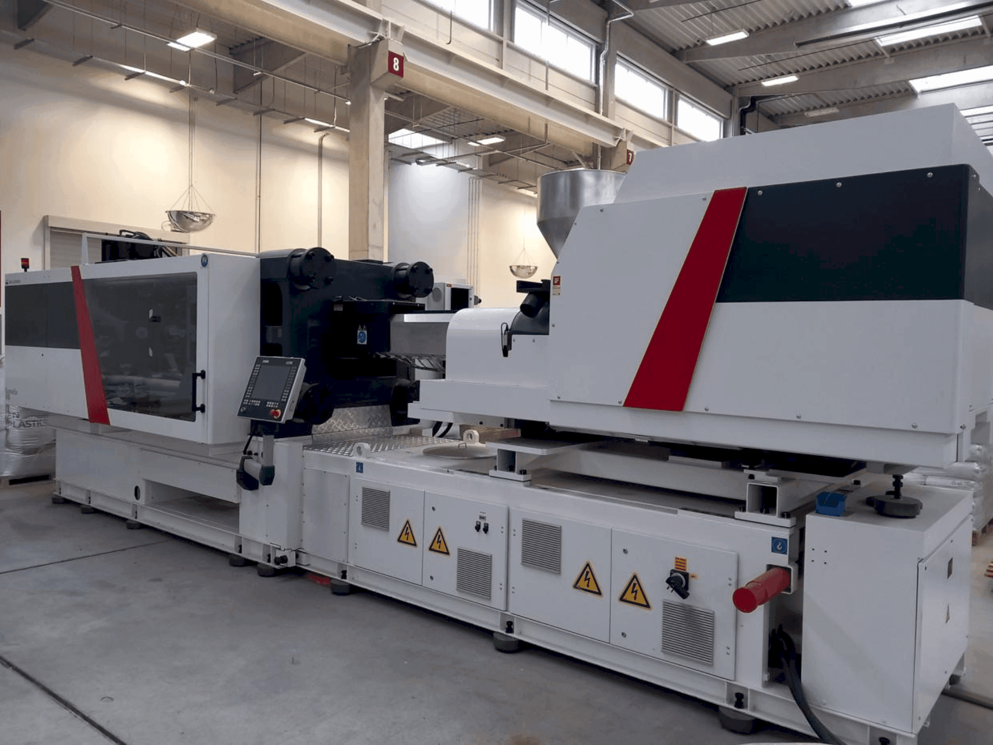 Milacron Elektron Evo 450 Mašinos vaizdas iš priekio