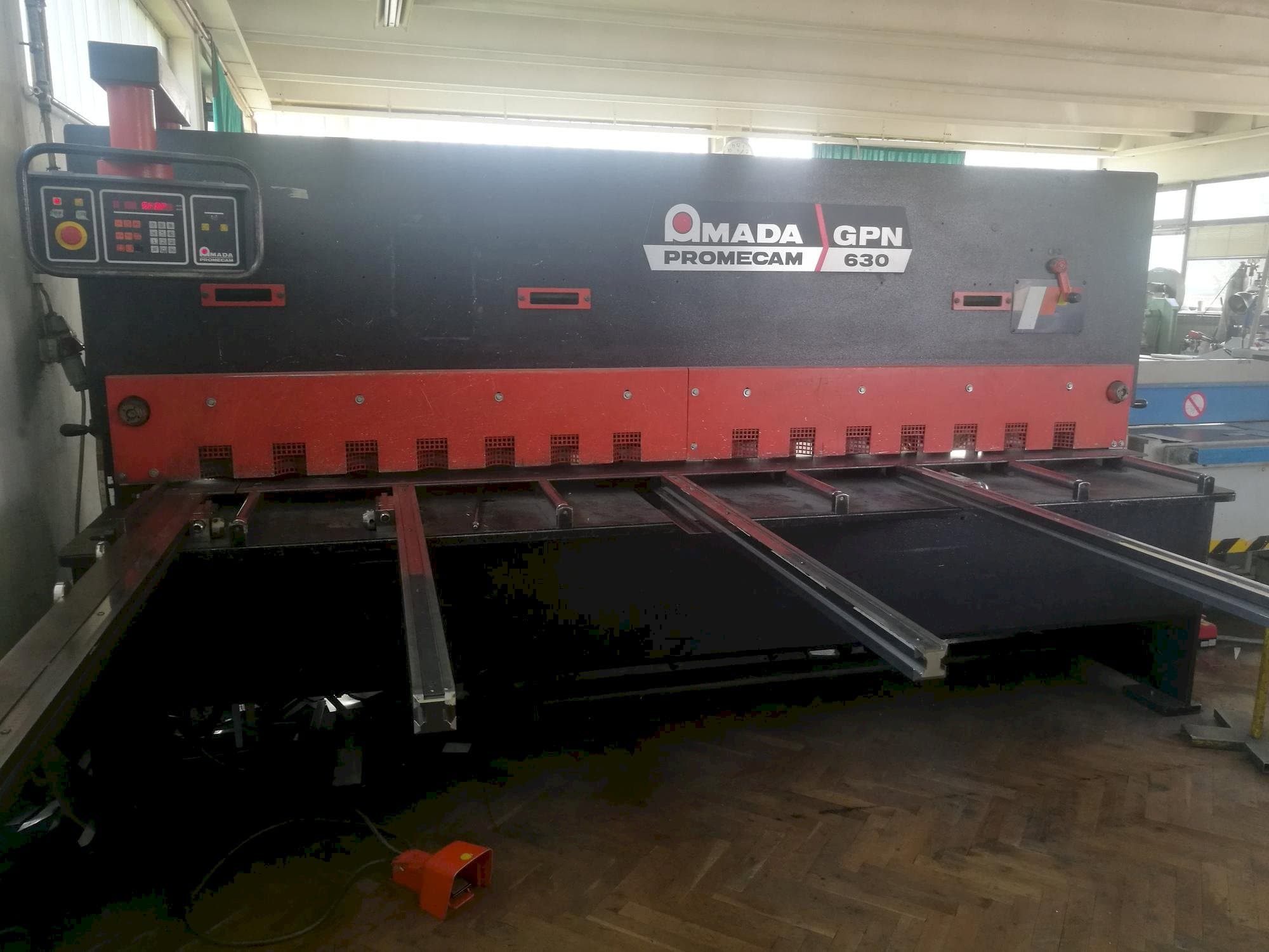 AMADA Promecam GPN 630 Mašinos vaizdas iš priekio